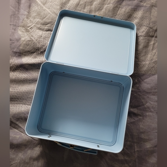 ⭐️Tin Lunch Box⭐️ - Picture 3 of 3